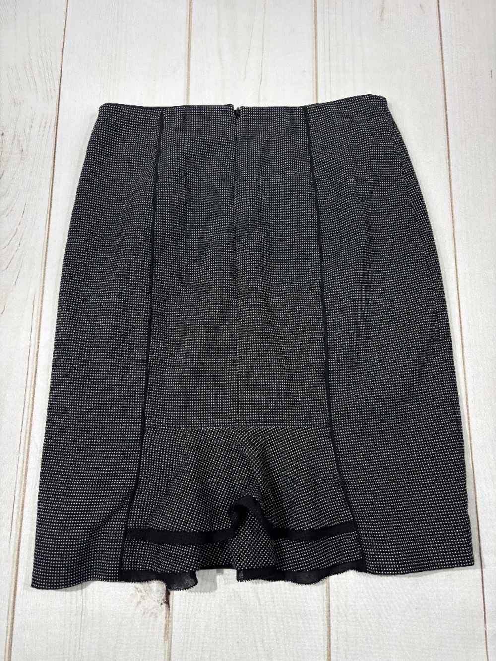 White House Black Market Polka Dot Pencil Skirt Size 6 Black White Ruffle Back